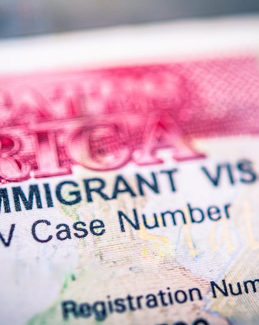 Житель Петербурга подал иск к США за волокиту в продлении визы посольством