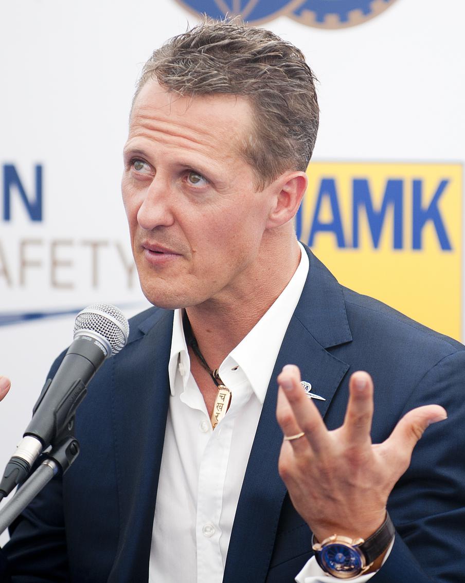 Близкий к семье Михаэля Шумахера рассказал, может ли он общаться с близкими