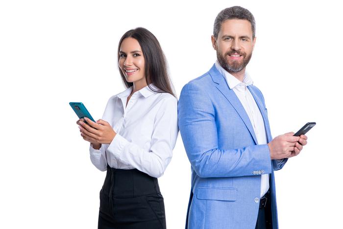 "Нужно ли здороваться в рабочем чате?": как изменился деловой этикет в эпоху мессенджеров