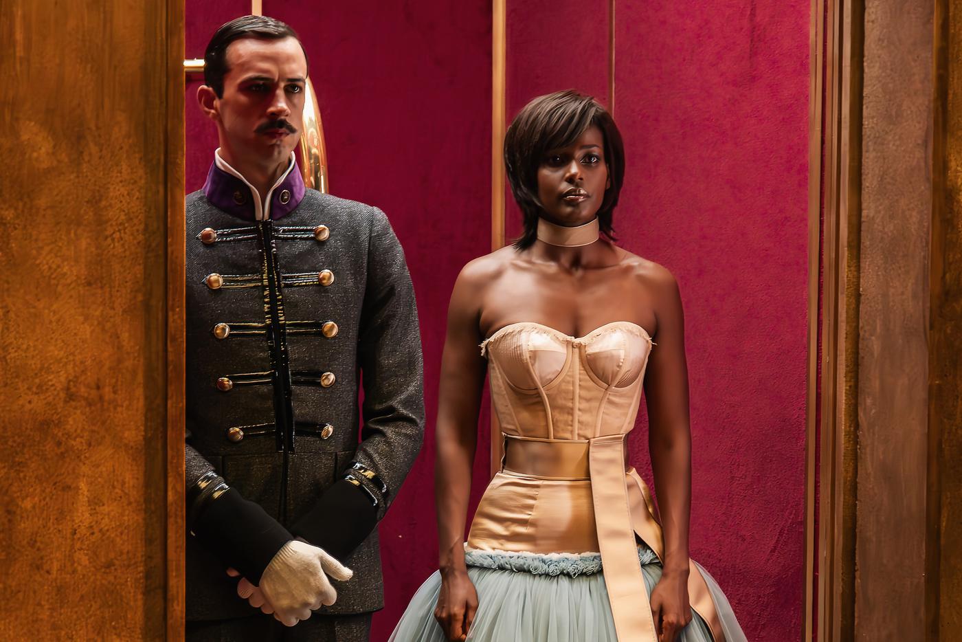 Пока Харон ест сэндвич, Орфей спускается в ад: чем ещё заняты мифологические герои в картине "Дольче!"