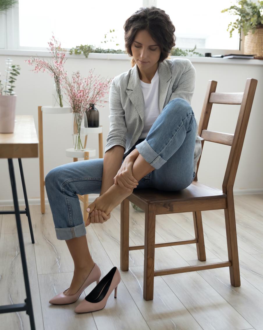 Как вернуть лёгкость ногам после узкой обуви: три лайфхака от эксперта