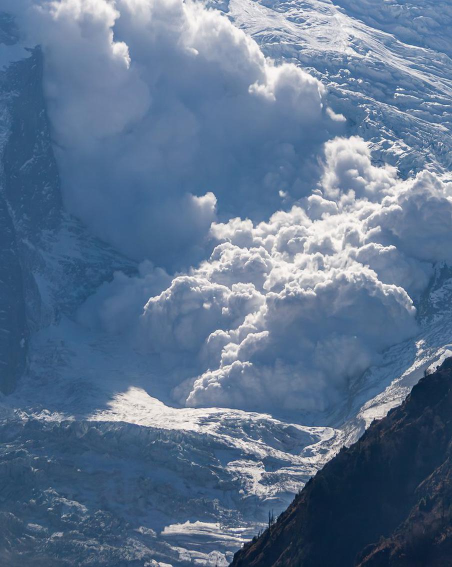 "Только вчера мы с Настей обсуждали науку": студентки горного клуба МГУ погибли из-за схода лавины
