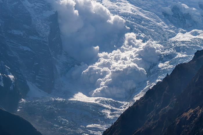 "Только вчера мы с Настей обсуждали науку": студентки горного клуба МГУ погибли из-за схода лавины