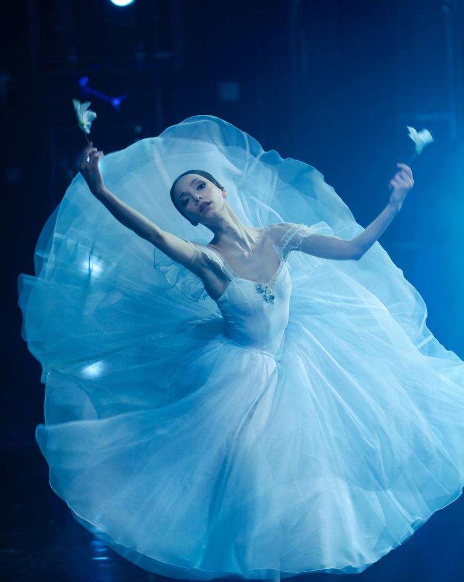 Ловить хрупкие моменты движений пуантов: Асланова ушла из балета и влюбилась в фотографию