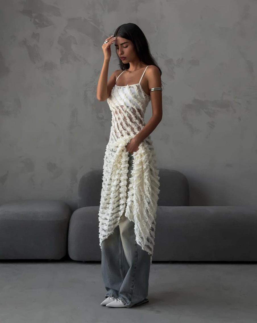 Женственность с элементами гранжа.