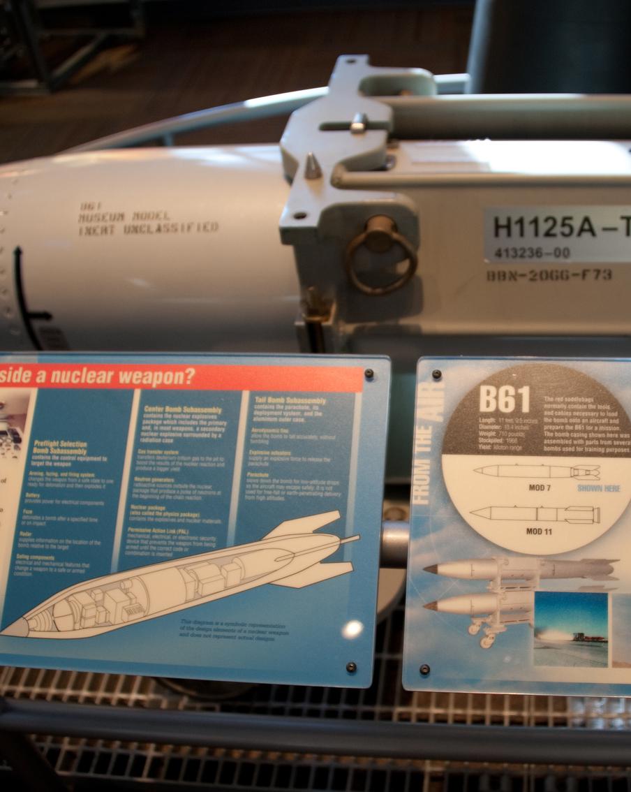 Чем опасна новая термоядерная бомба США, которую запустили в производство