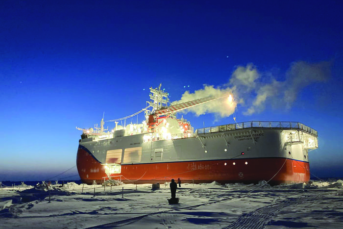 Что первым делом выгружают на лёд полярники: быт и традиции учёных на Северном полюсе