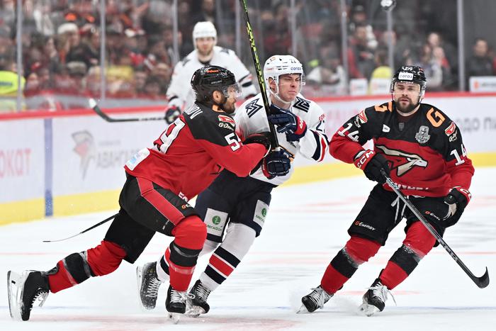 Чемпион проявил волю в плей-офф Кубка Гагарина: "Металлург" остаётся в игре