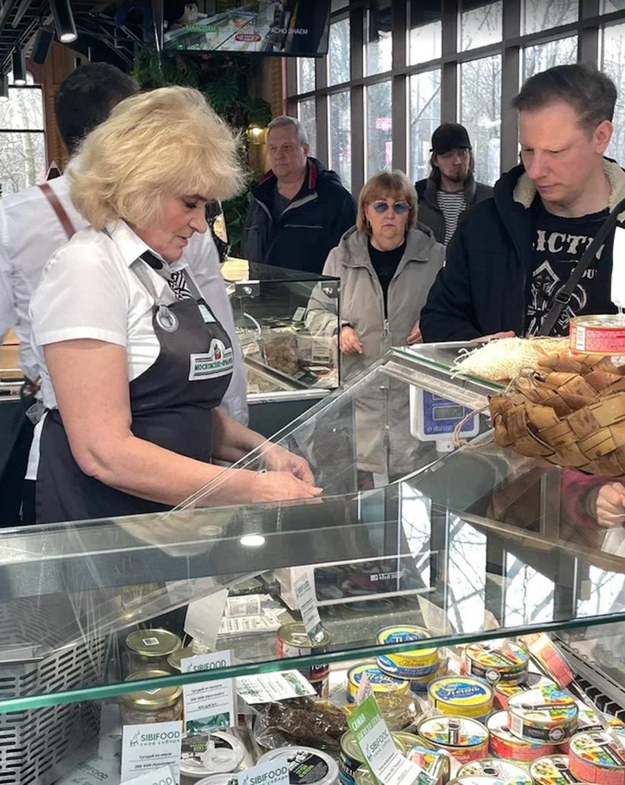 Гастрономическое путешествие: на московской ярмарке дегустировали рыбу из Якутии