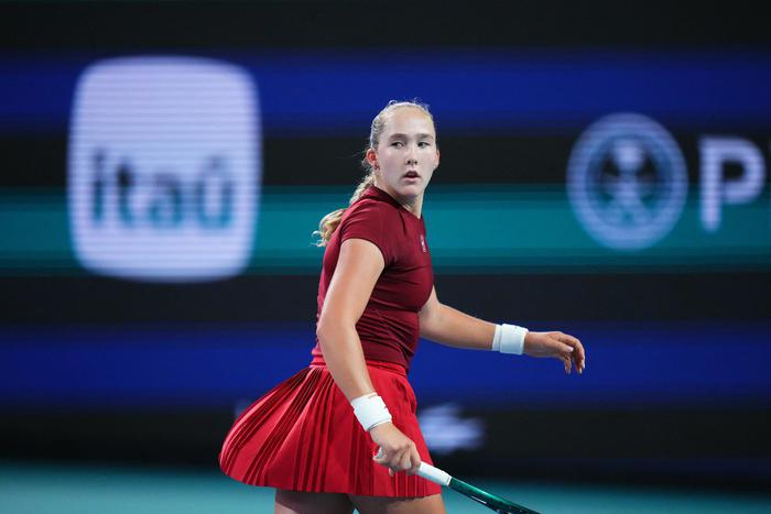 "Мирра могла прорыдаться, ракетки кидать": экс-тренер Андреевой раскрыл секрет её величия