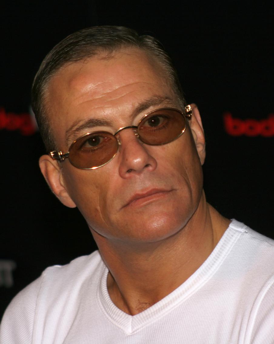 Жан-Клод Ван Дамм был обвинён в торговле людьми