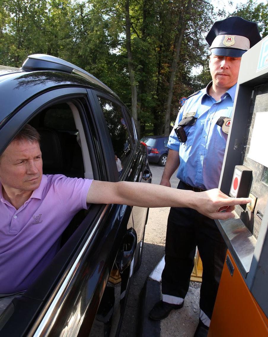 Максим Ликсутов: чаще всего автомобилисты заезжают на перехватывающие парковки с 07:00 до 08:00