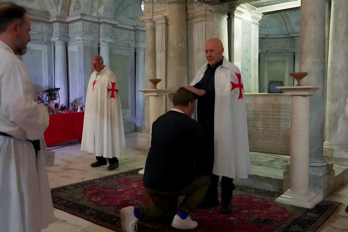 Писатель Сергей Минаев рассказал, зачем вступил в орден тамплиеров