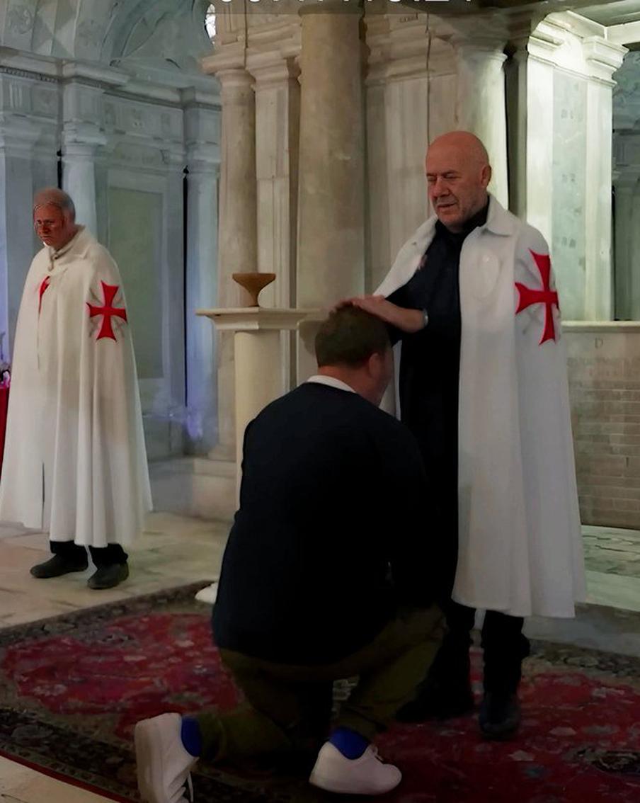 Писатель Сергей Минаев рассказал, зачем вступил в орден тамплиеров