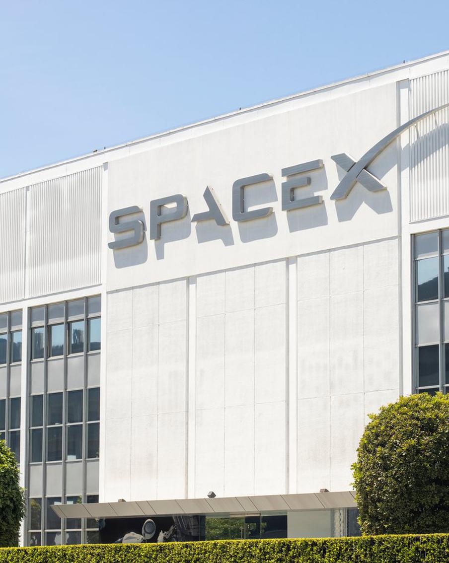 Space X отправил в космос неопытных туристов ради ненужного рекорда