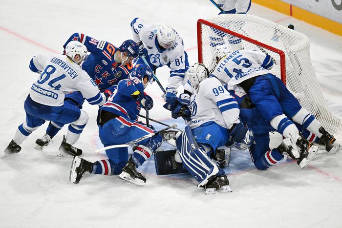 Звонок сверху или правила: почему отменили гол СКА