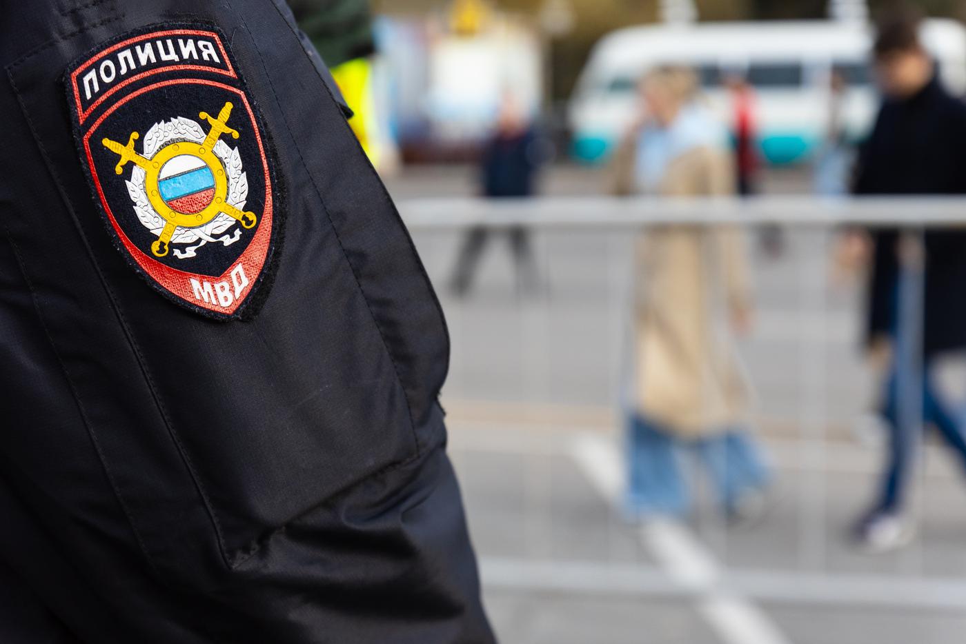 Мужчина пострадал в Красноярске из-за обломков обрушенного штормом павильона