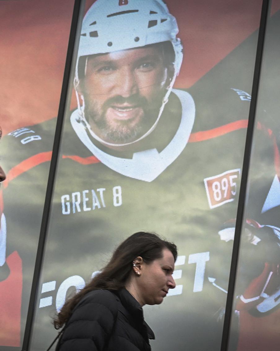 "Русские, мы этого добились!": Овечкин побил вечный рекорд Гретцки