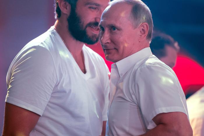 Владимир Путин поздравил Александра Овечкина с историческим рекордом