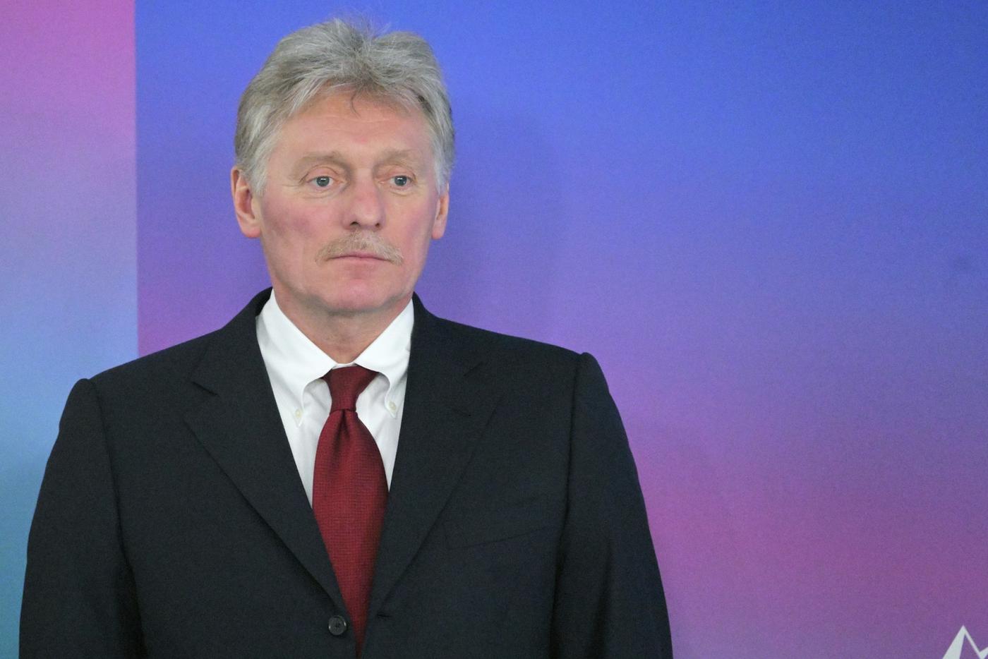 Песков объяснил, почему для России важны падающие цены на нефть
