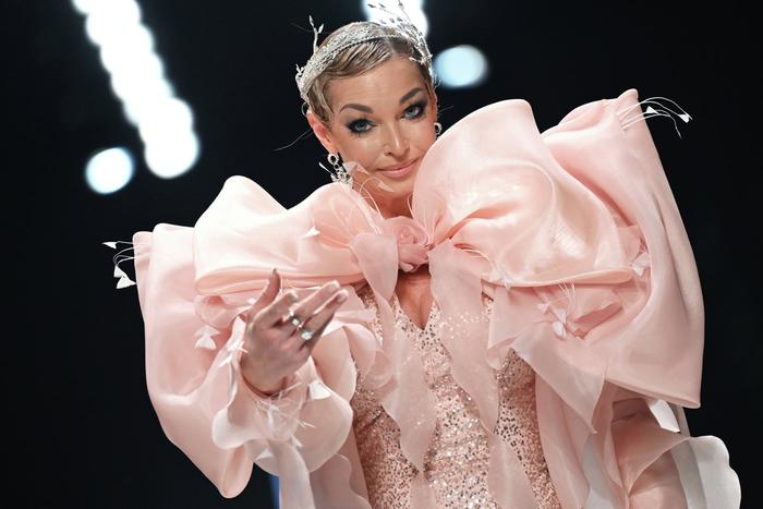 "Без шпагата, но с короной": Анастасия Волочкова раскрыла подробности свадьбы дочери