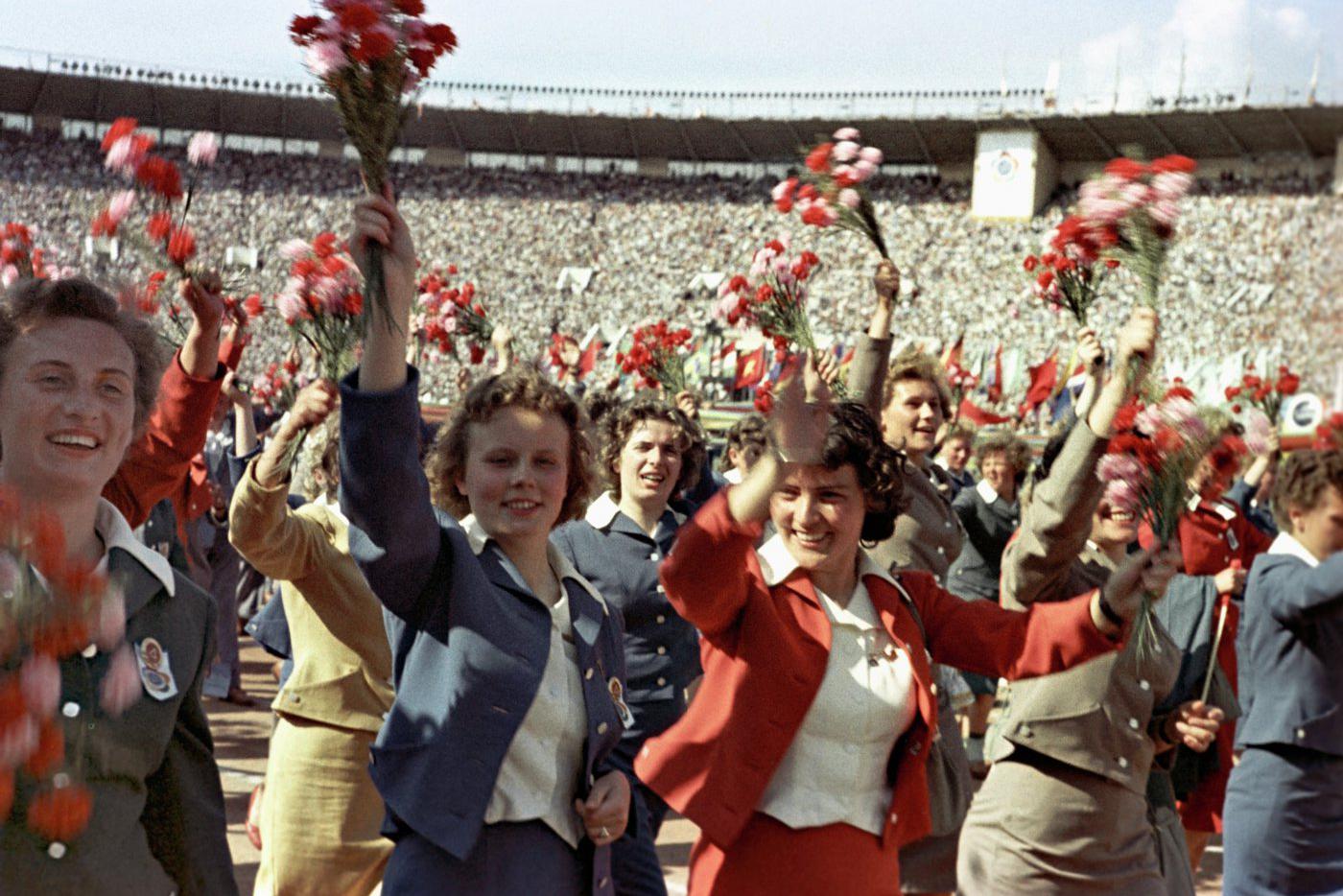 28 июля 1957 года. Открытие VI Всемирного Фестиваля молодёжи и студентов на стадионе "Лужники".