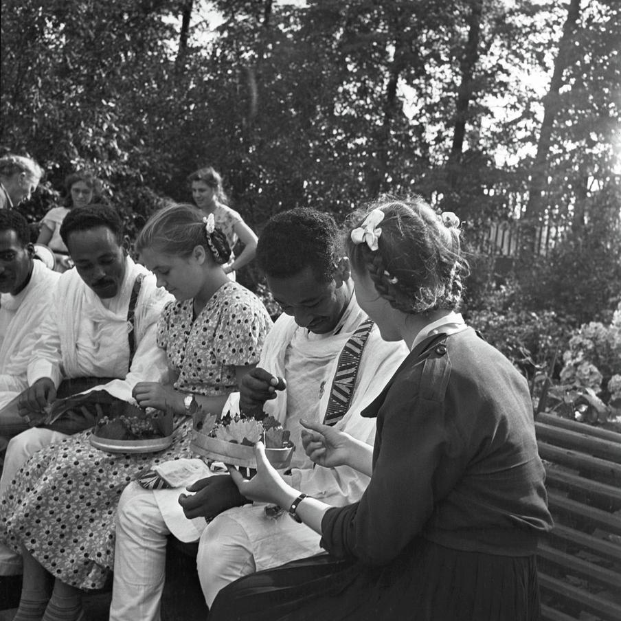 1 августа 1957 года. В дни VI Всемирного фестиваля молодежи и студентов в Москве. Участники делегации из Эфиопии.