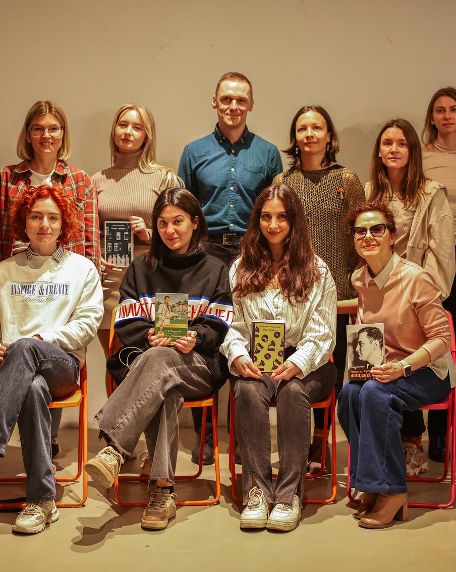 Москвичи начали встречаться, чтобы пересказывать друг другу книги