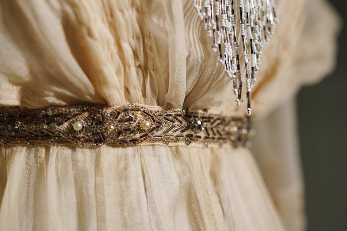 Почему в Музее архитектуры отреставрировали венчальное платье жены Константина Мельникова