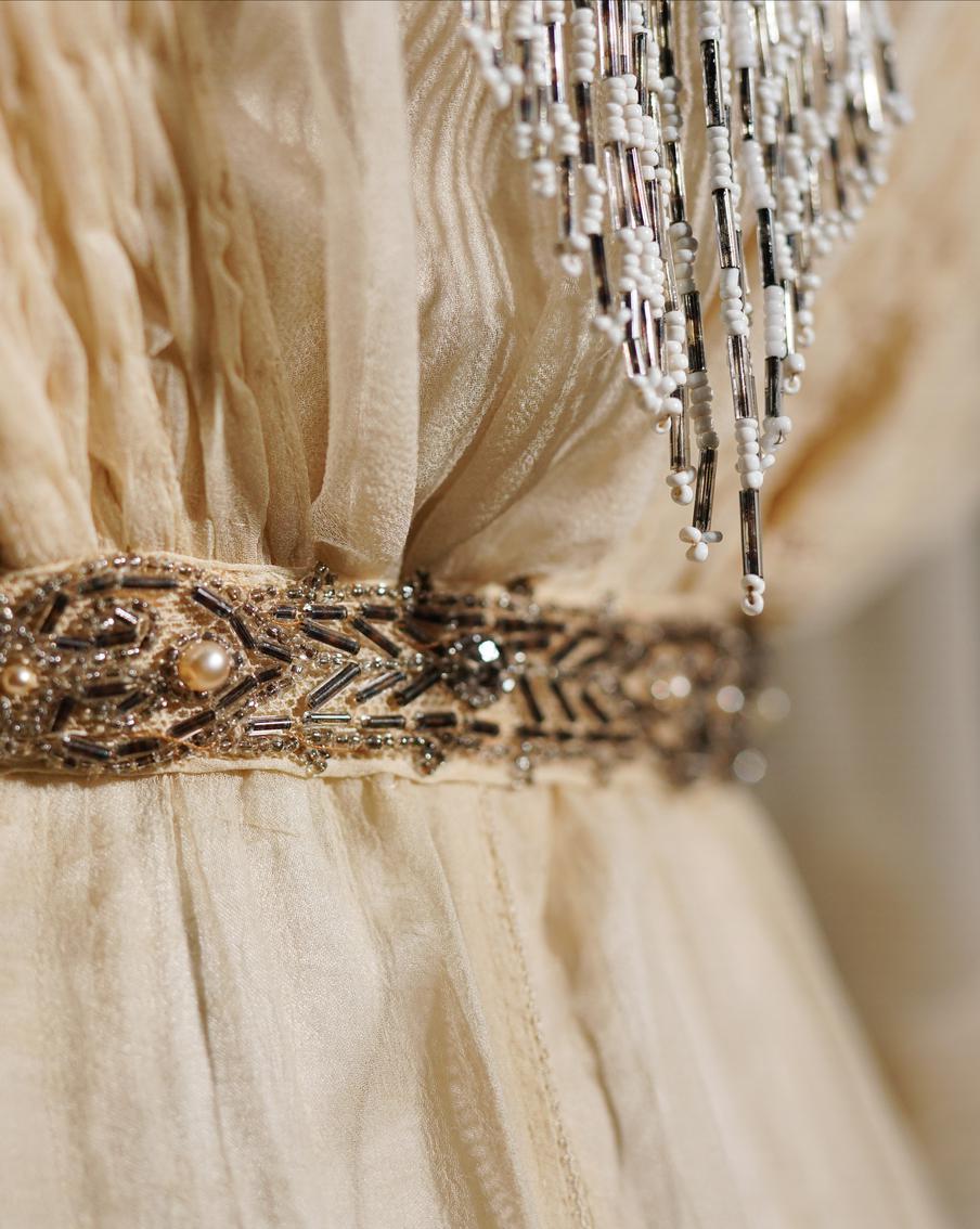 Почему в Музее архитектуры отреставрировали венчальное платье жены Константина Мельникова