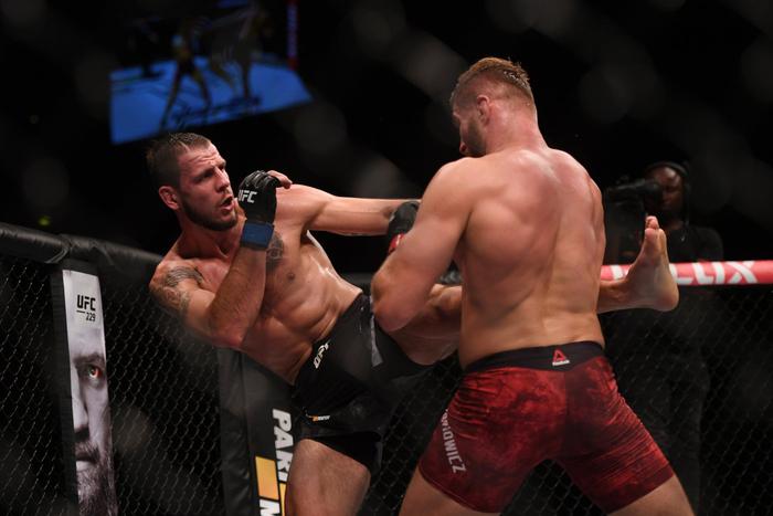 Вартанян дал прогноз на бои Волкановски и Крылова к возвращению россиянина