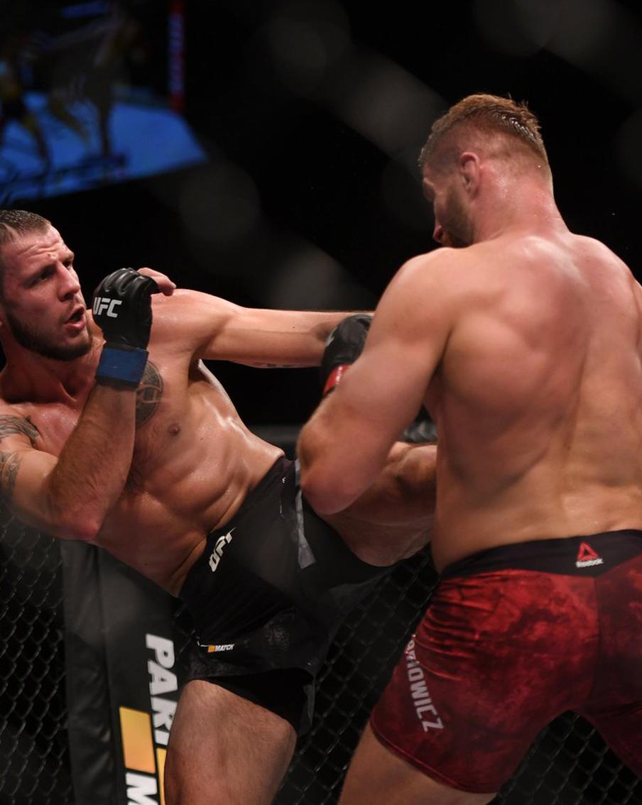 Вартанян дал прогноз на бои Волкановски и Крылова к возвращению россиянина