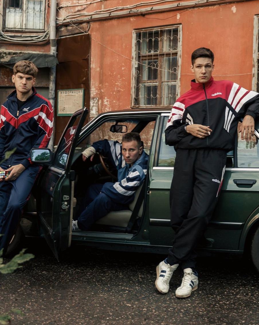 Братва продолжает стрелять друг в друга, несмотря на просьбы бабушек: о чём криминальная комедия "Где наши деньги?"