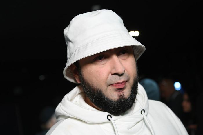 Рэперу Акиму Апачеву предписали выплатить штраф за нанесённые оскорбительные надписи в Судже Курской области