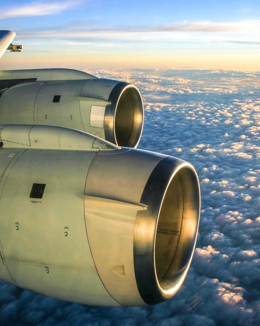 Самолёт запросил экстренную посадку в Шереметьево из-за отказа двигателя"