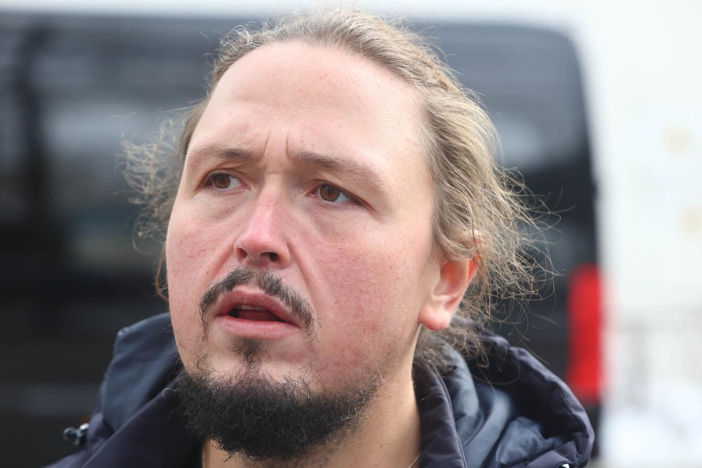 Пианист, музыкант Лука Затравкин. Церемония прощания с рэпером Пашей Техником в храме Петра и Павла в Лефортово.