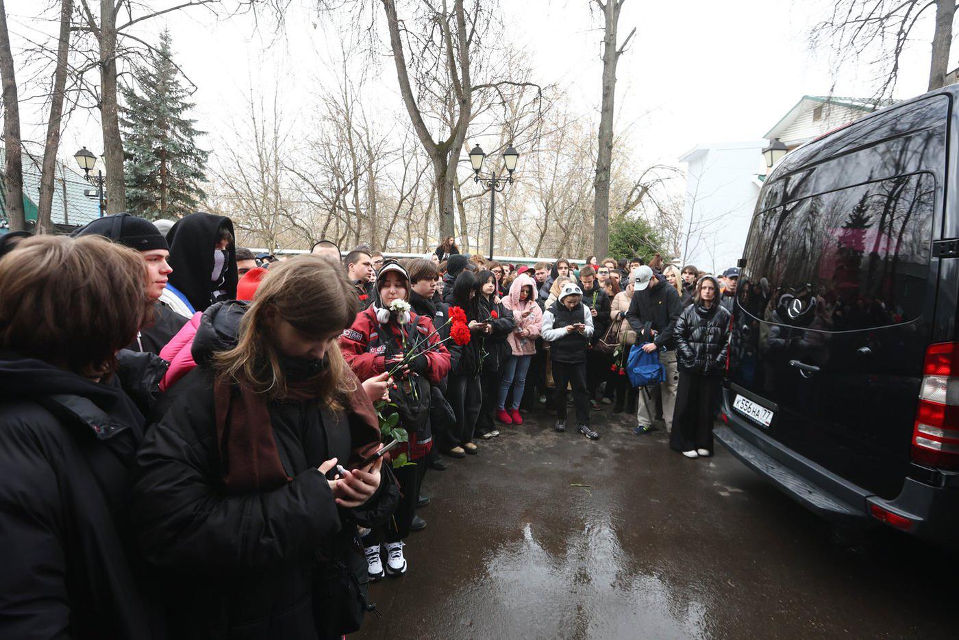 Церемония прощания с рэпером Пашей Техником в храме Петра и Павла в Лефортово.