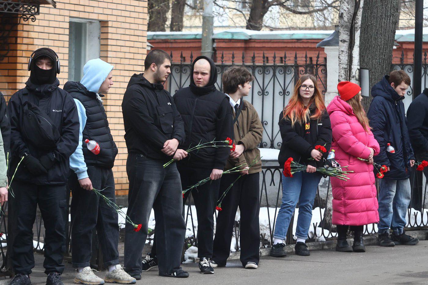 Церемония прощания с рэпером Пашей Техником в храме Петра и Павла в Лефортово.