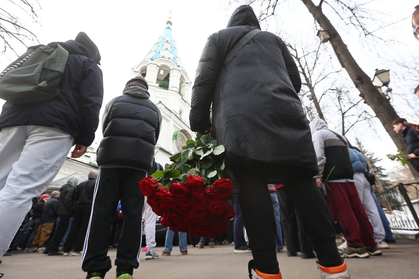 Церемония прощания с рэпером Пашей Техником в храме Петра и Павла в Лефортово.