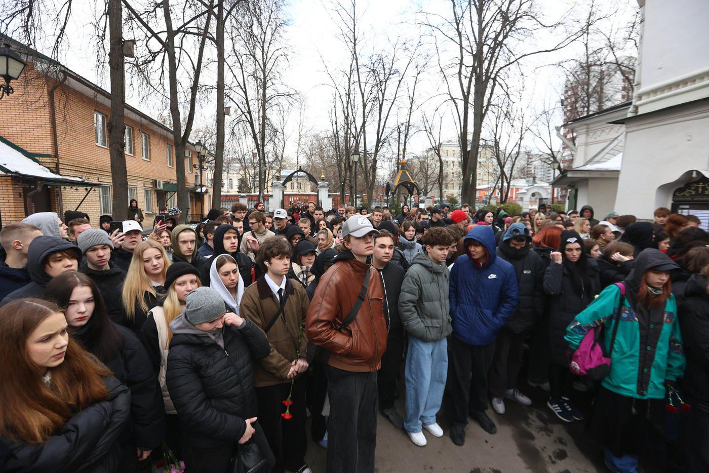 Церемония прощания с рэпером Пашей Техником в храме Петра и Павла в Лефортово.