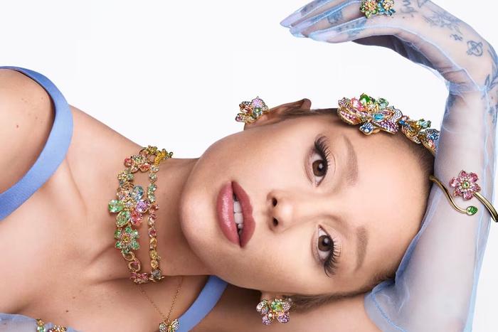 Swarovski отмечает 130 лет с Арианой Гранде: что происходило в мире моды и красоты на этой неделе