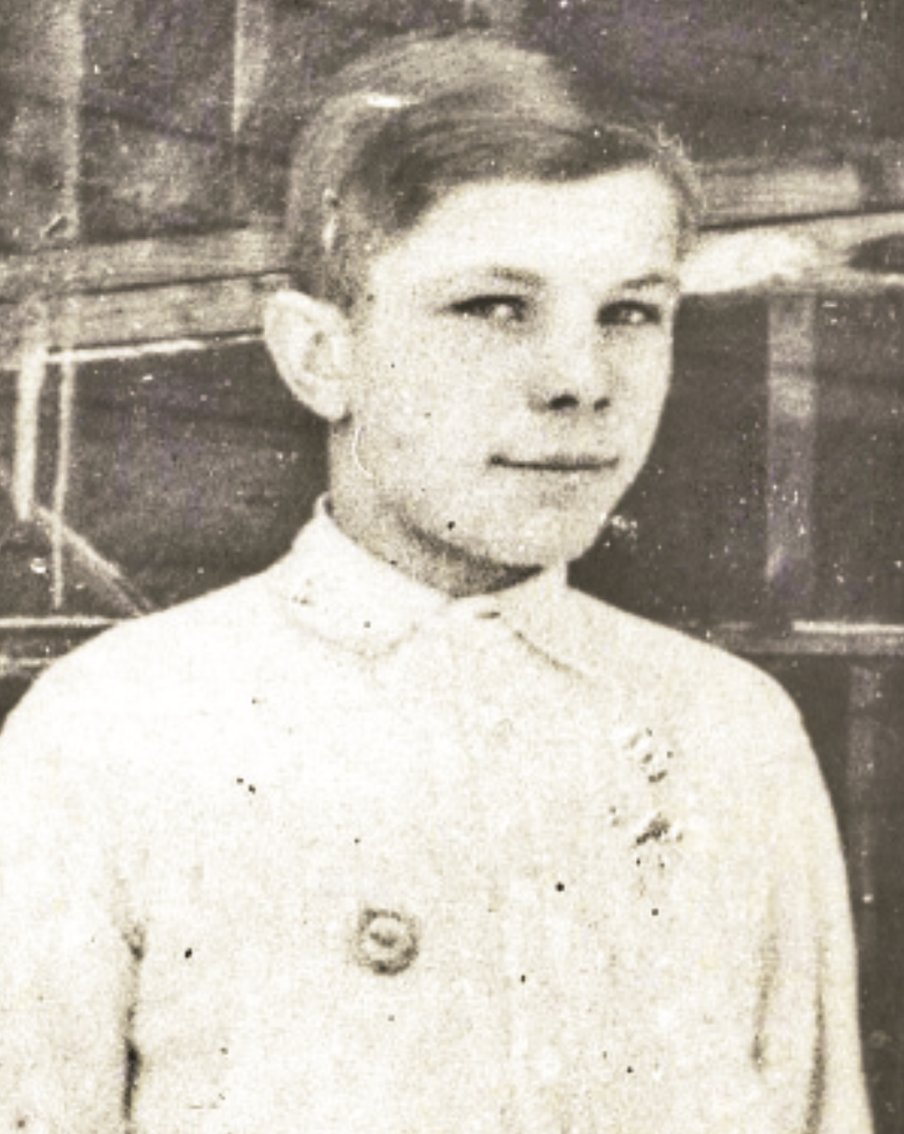 Юрий Гагарин прокусил немцу ногу и этим спас своего брата