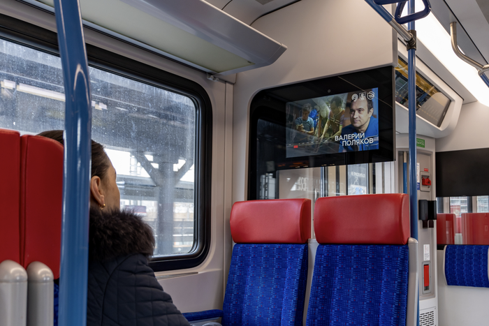 Видеопоздравление с Международной космической станции сегодня транслируется на экранах в поездах "Иволга" на МЦД