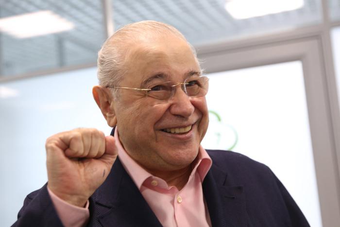 Юморист Евгений Петросян рассказал о своём здоровье и выразил пренебрежение к сочиняющим о нём небылицы