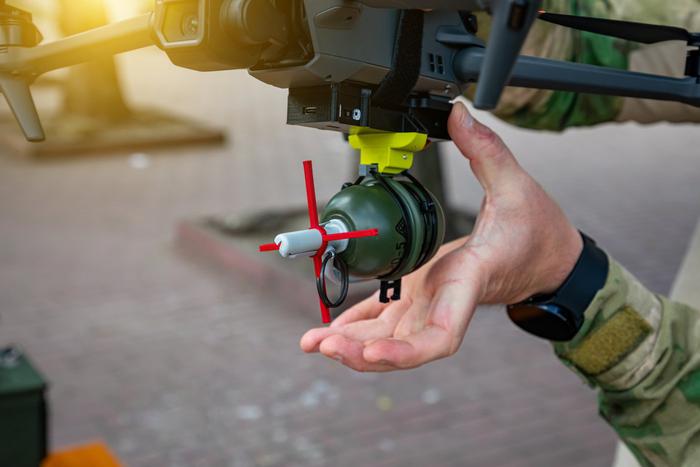 В Белгородской области мирный житель получил множественные травмы из-за сброса бомбы с украинского дрона