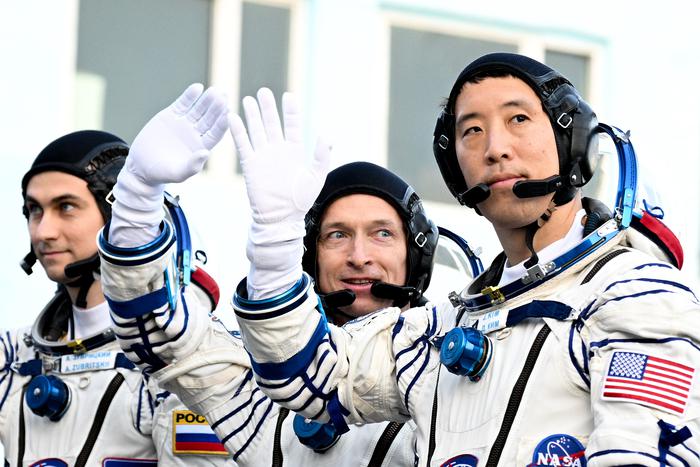 "Я свободен!": Какую музыку слушают космонавты перед полётом