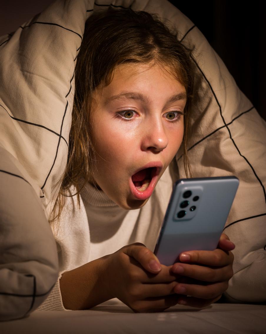 Как научить ребёнка "фильтровать" информацию из социальных сетей? Metro узнало у эксперта