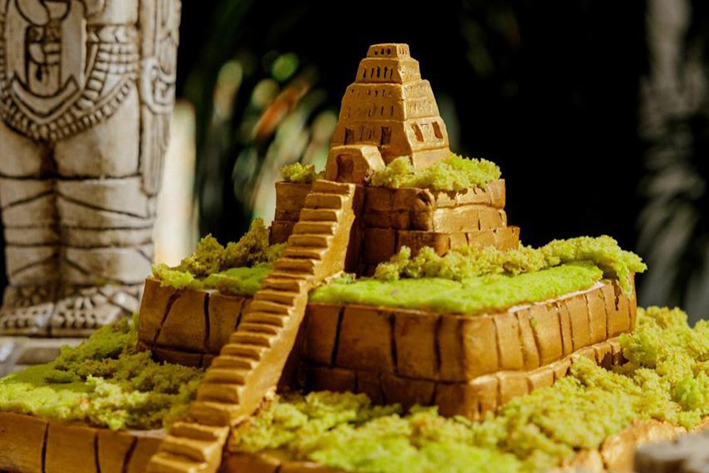 Пасхальный стол украсят Мачу-Пикчу и золотые купола. Metro собрало самые необычные и дорогие куличи в Москве