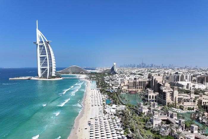 У бывшего инспектора ГИБДД Москвы хотят отобрать пять квартир в ОАЭ