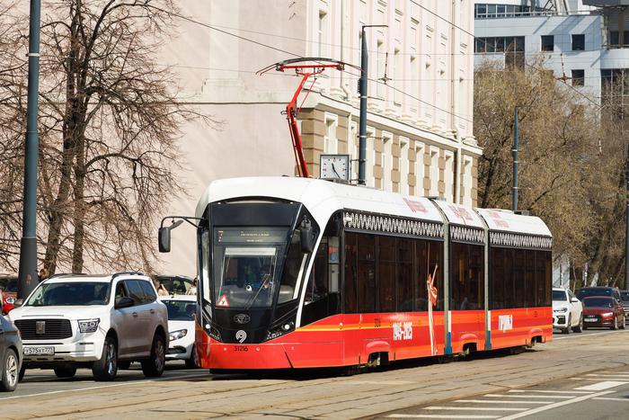 Трамвай "Витязь-Москва" украсили к 80-летию Победы